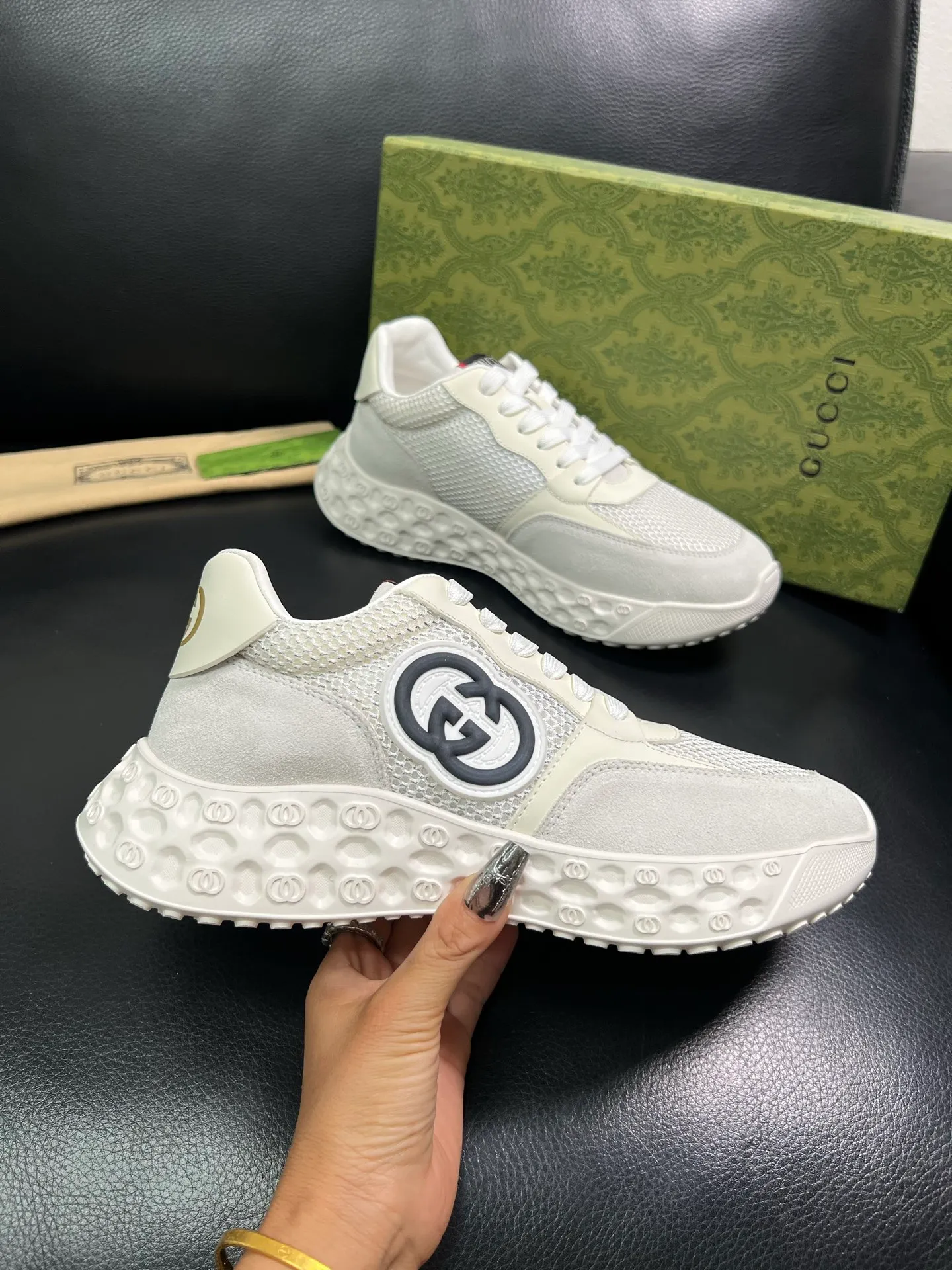 Men's shoes 💰780 Gucci top purchasing agency Gucci counter synchronization. Original factory configuration imported cowhide from Italy with mesh fabric, high-quality splicing and complex craftsmanship, imported cowhide lining, sole: original factory specially provided original sole super comfortable, original factory with single goods high quality, welcome to compare, code number 39-44 (customized 38 45) 85856